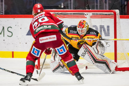 MoDos Mikkel Aagaard gör 1-0 på Luleås målvakt Joel