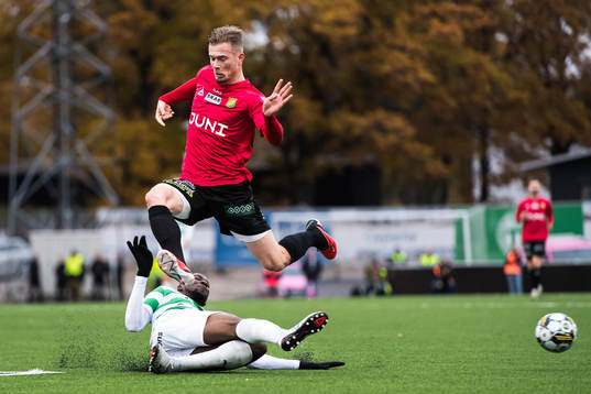 Västerås SKs Frederic Nsabiyumva och GAISs Alexander Ahl