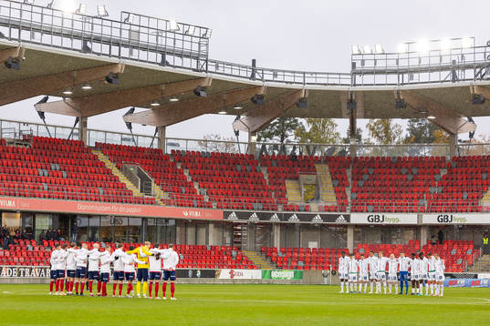 Tyst minut före avspark