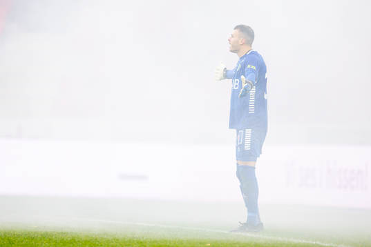 Brages målvakt Andre Bernardini i rök