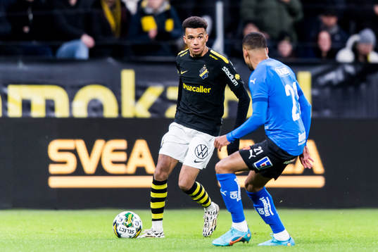 AIKs Rui Modesto och Halmstads Marcus Olsson