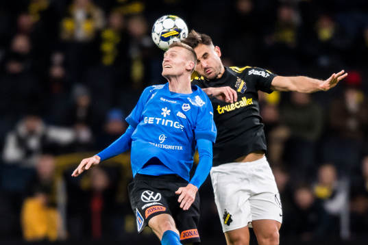 Halmstads Viktor Granath och AIKs Sotirios Papagiannopoulos