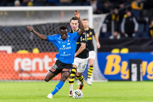 Halmstads Naeem Mohammed och AIKs Bersant Celina
