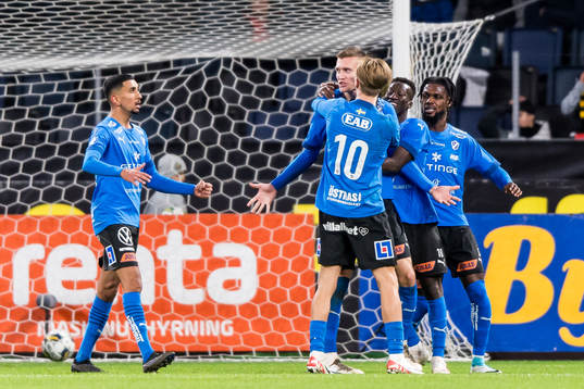 Halmstads Viktor Granath jublar
