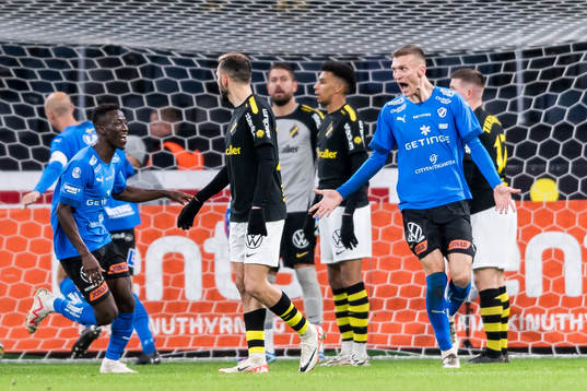 Halmstads Viktor Granath jublar