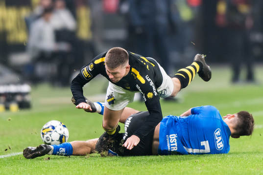 AIKs Mads Døhr Thychosen och Halmstads Kazper Karlsson