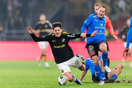 AIKs Taha Ayari och Halmstads Joel Allansson
