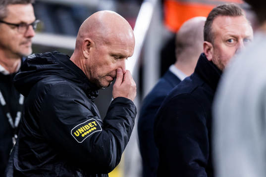 AIKs tränare Henning Berg deppar