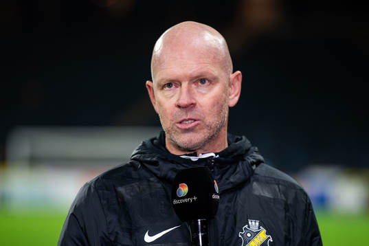 AIKs tränare Henning Berg i en intervju med Discovery+