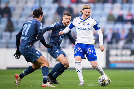 Malmö FFs Stefano Vecchia och Gabriel Busanello och IFK