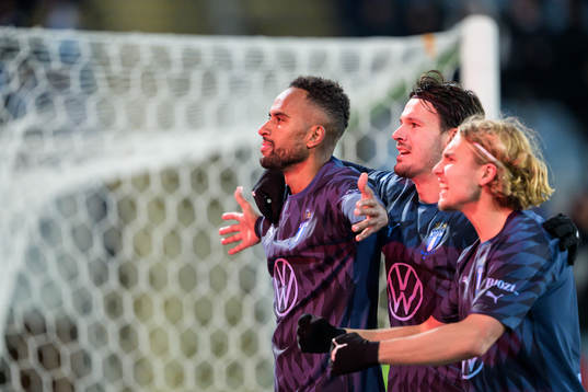 Malmö FFs Isaac Kiese Thelin jublar med Stefano Vecchia