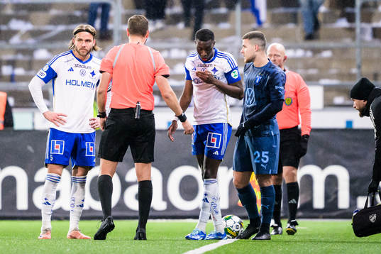 IFK Norrköpings Yahya Kalley blöder från munnen