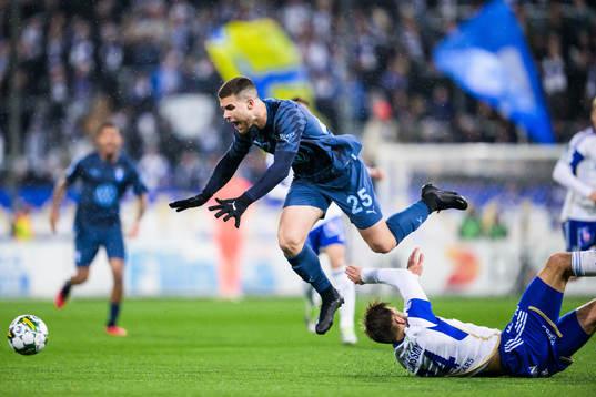 Malmö FFs Gabriel Busanello och IFK Norrköpings Anton