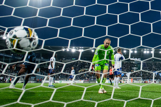 IFK Norrköpings målvakt Oscar Jansson deppar