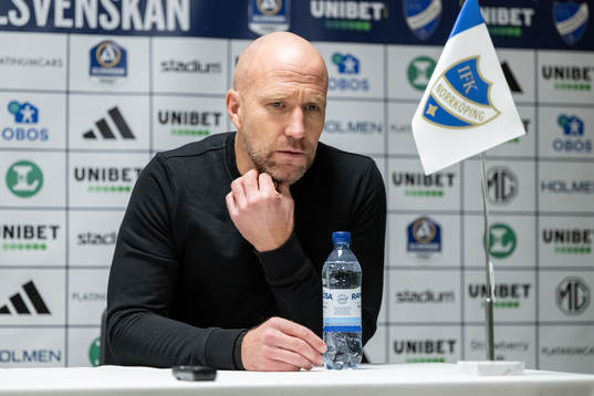 Malmö FFs tränare Henrik Rydström på en presskonferens