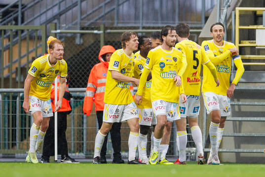 Falkenbergs spelare jublar