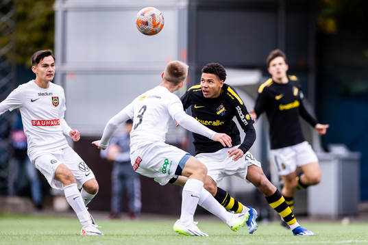 AIKs Kevin Filling och Brommapojkarnas Elis Rasck