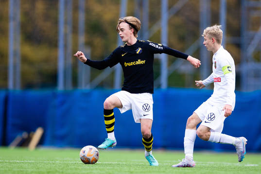 AIKs Yannick Geiger och Brommapojkarnas Wilgot Beronius