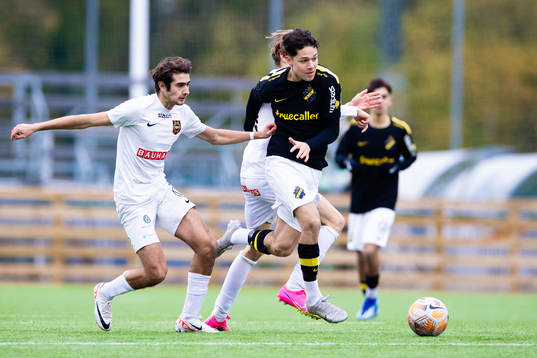 Brommapojkarnas Oliver Schaaf och AIKs Rayan Demirci