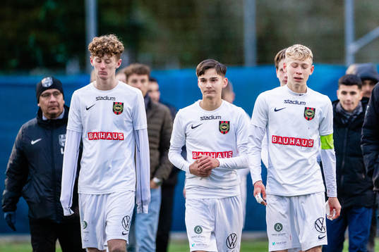 Brommapojkarnas Felix Edberg (v), Leo Hjalmarsson (m) och