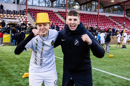 AIKs spelare jublar