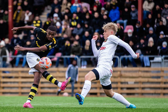 AIKs Robel Yonas och Brommapojkarnas Robin Dahlberg
