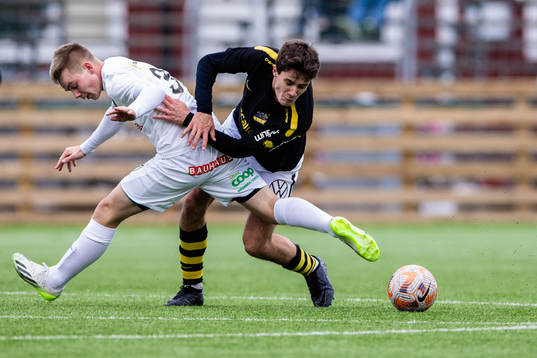 Brommapojkarnas Elis Rasck och AIKs Linus Järeteg