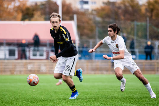 AIKs Anton Smirnoff och Brommapojkarnas Oliver Schaaf