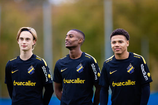 AIKs Yannick Geiger, Robel Yonas och Kevin Filling