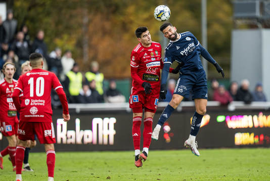 Skövde AIKs Marc Ante Tokich och Utsiktens Paulo Marcelo