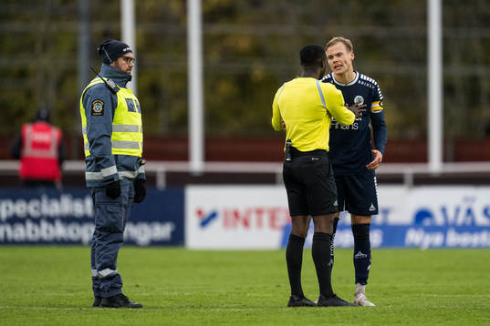 Domare Fredrik Oppong och Utsiktens Jesper Brandt