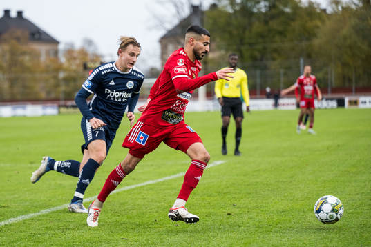 Utsiktens Linus Carlstrand och Skövde AIKs Elmar Abraham
