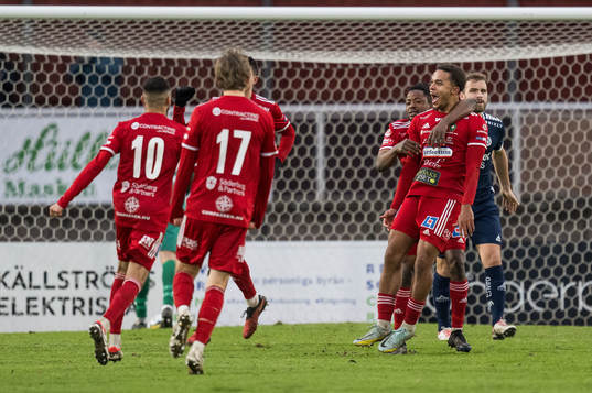 Skövde AIKs Darrell Kamdem Tibell jublar