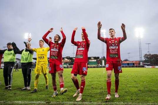 Skövde AIKs målvakt Otto Lindell, Darrell Kamdem Tibell,