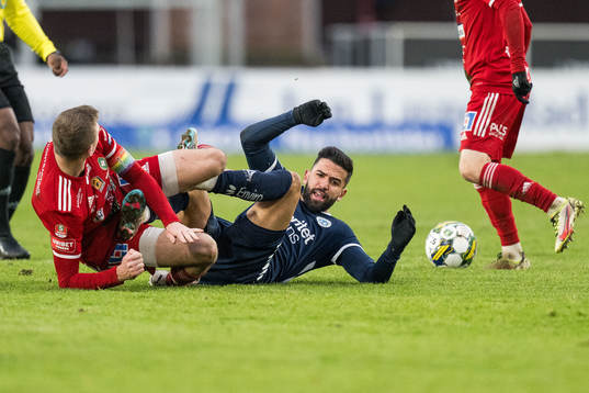 Skövde AIKs Filip Schyberg och Utsiktens Paulo Marcelo
