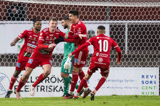 Skövde AIKs Filip Schyberg jublar
