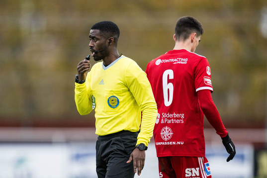Domare Fredrik Oppong
