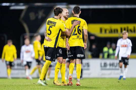 Mjällbys spelare jublar