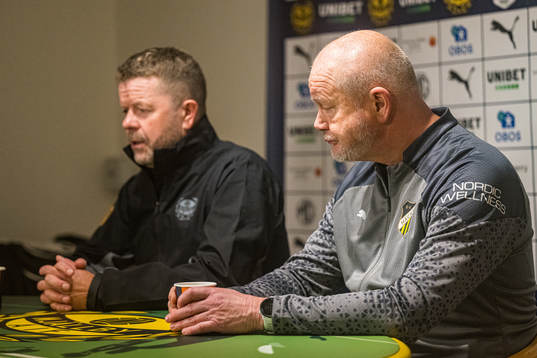 Mjällbys tränare Anders Torstensson och Häckens tränare