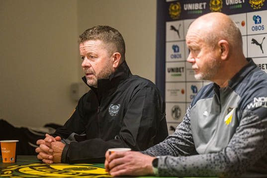 Mjällbys tränare Anders Torstensson och Häckens tränare