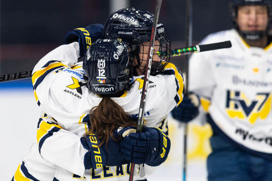HV71s Evelina Arvidsson jublar ihop med Eimear Leacy