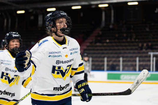 HV71s Evelina Arvidsson jublar