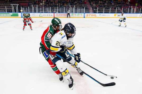 Frölundas Jennifer Carlsson och HV71s Emma Eriksson