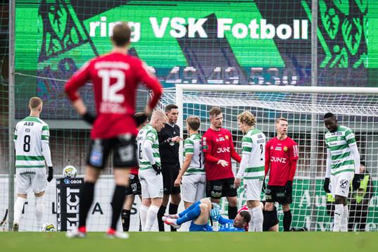 Västerås SKs målvakt Anton Fagerström har ont