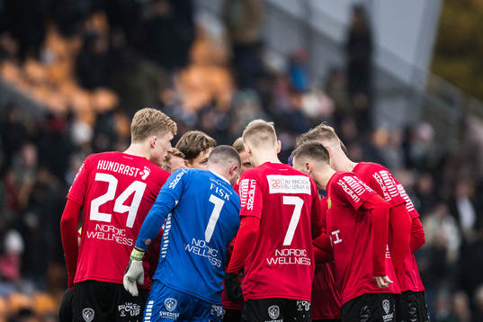 GAIS spelare samlas