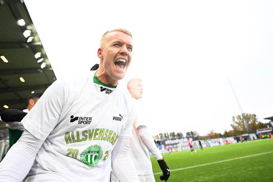 Västerås Simon Johansson jublar över avancemanget till