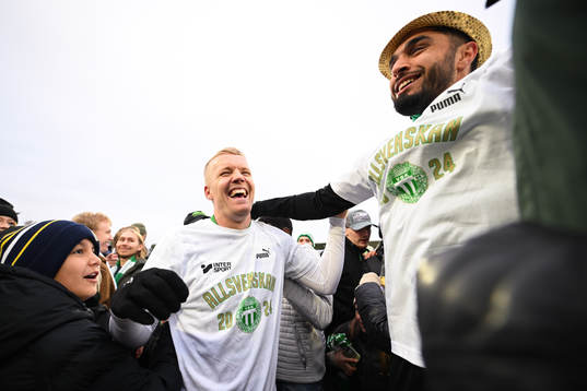 Västerås Simon Johansson jublar över avancemanget till
