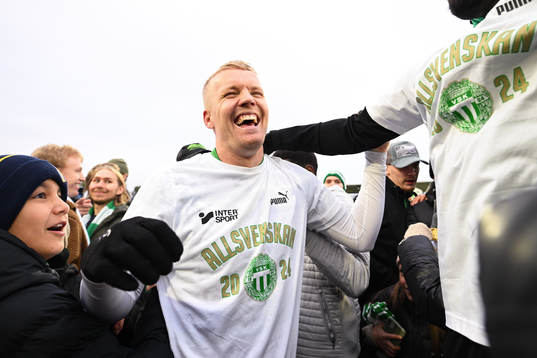 Västerås Simon Johansson jublar över avancemanget till