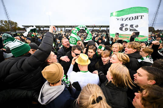 Västerås supportrar jublar över avancemanget till