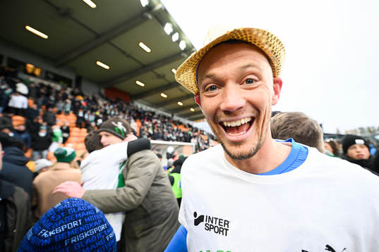 Västerås målvakt Anton Fagerström jublar över